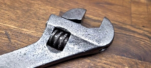 Close up of the adjustable spanner head.